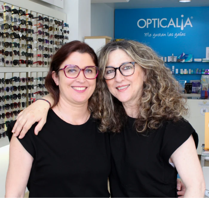 Inma y Lupe en Opticalia Riba-roja de Túria